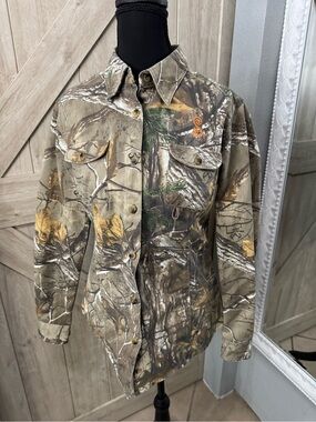 SHE women's camouflage button-down hunting shirt - small